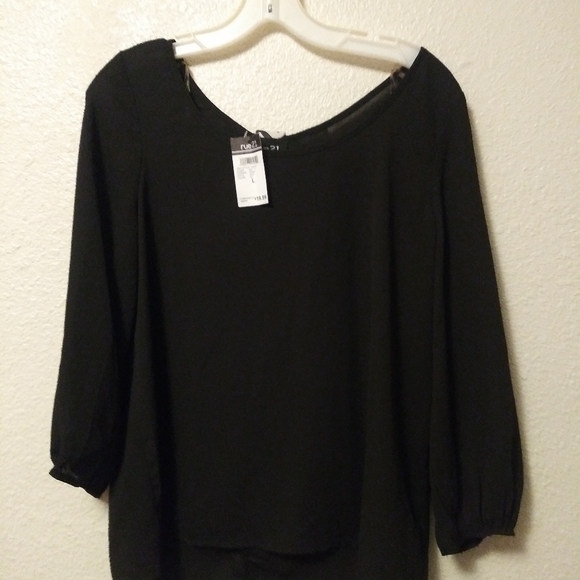 Ladies top - Picture 2 of 2